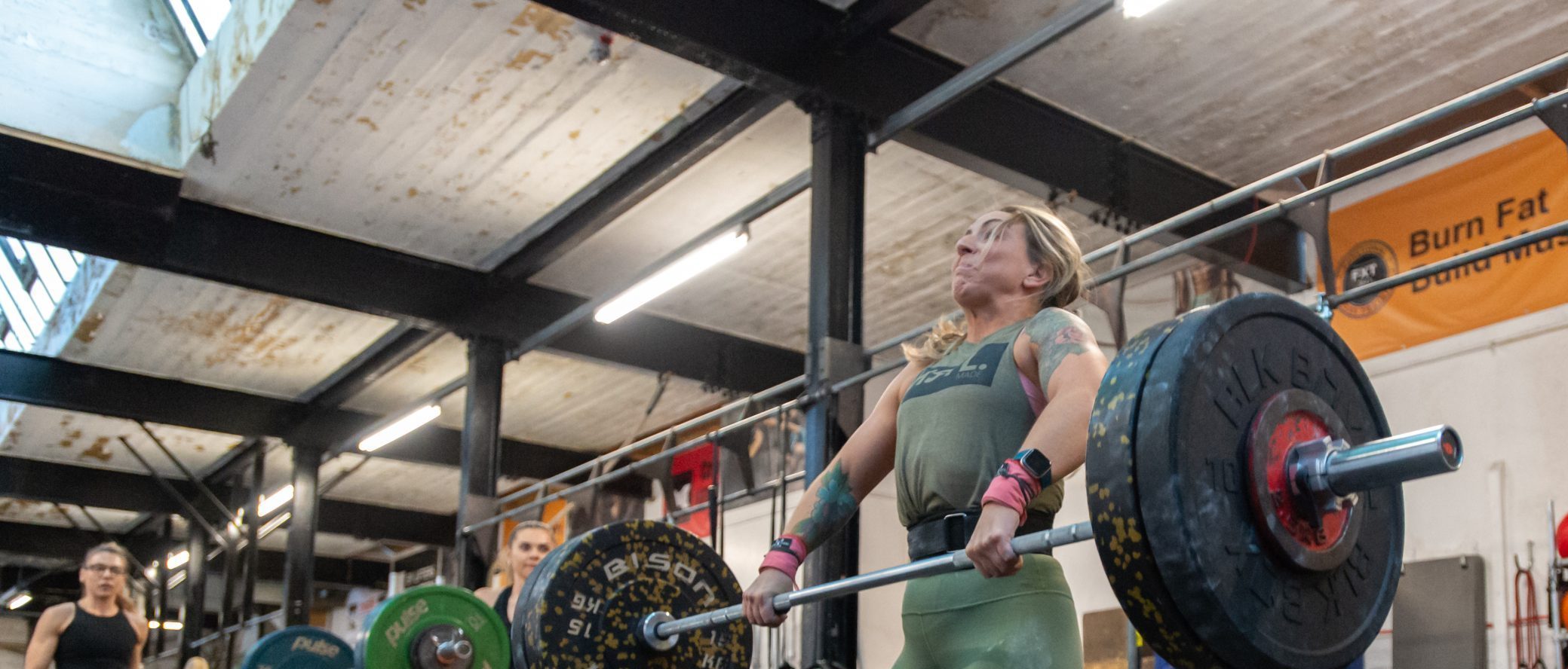 A white woman weightlifting