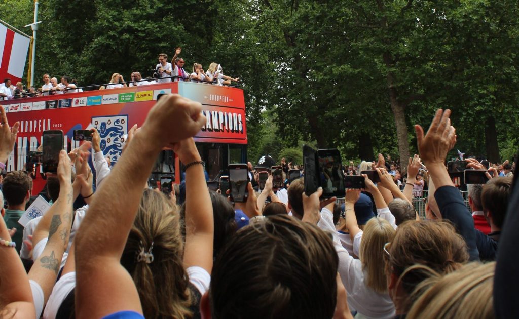 A young man showing his support at the Lionesses' trophy lift at Buckingham Palace